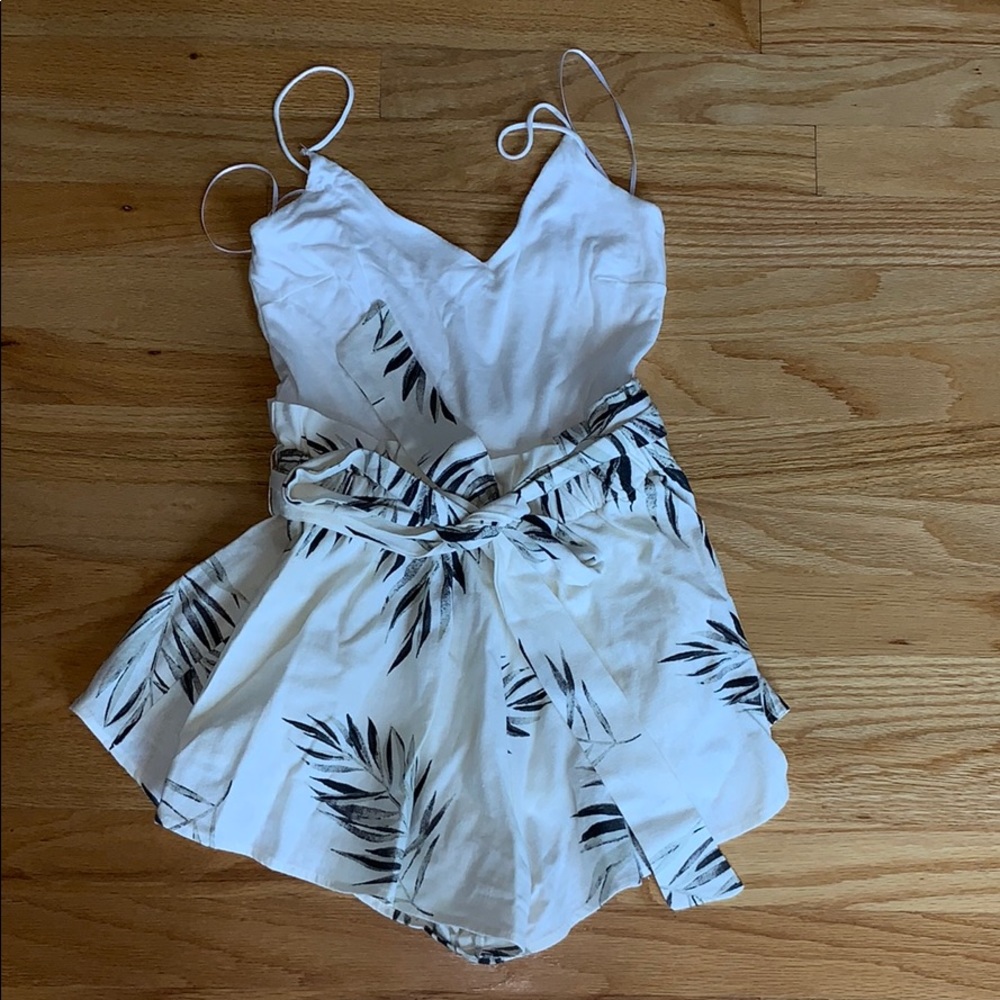 Cute tie around romper !!